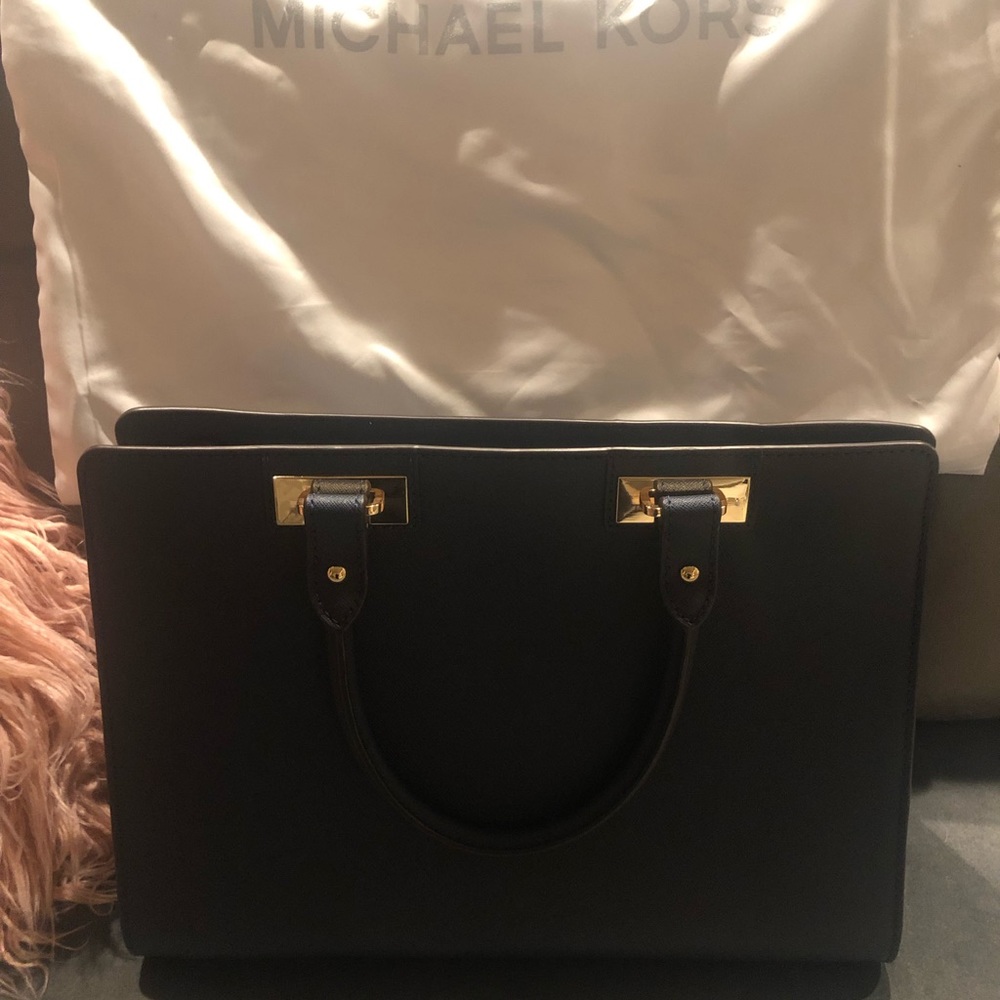 Michael Kors Quinn handbag in navy blue - Picture 2 of 6